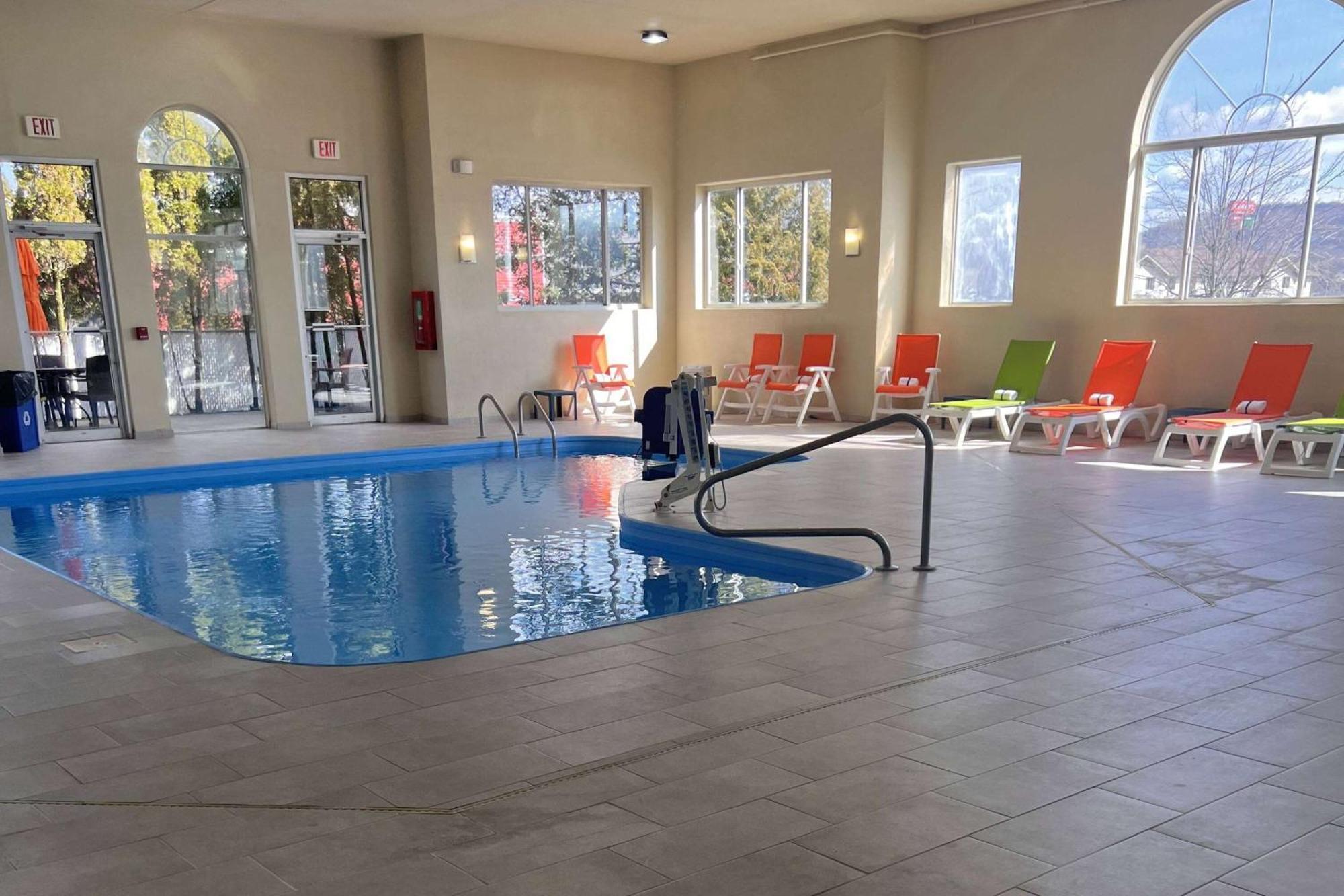 Wingate By Wyndham Pittsburgh New Stanton Hotell Eksteriør bilde
